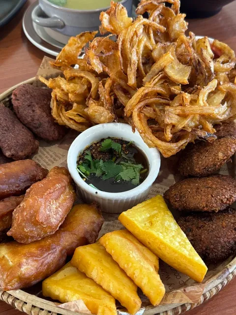 Los Angeles’ Unique Culinary Adventure: Burmese Cuisine! 🇲🇲✨  