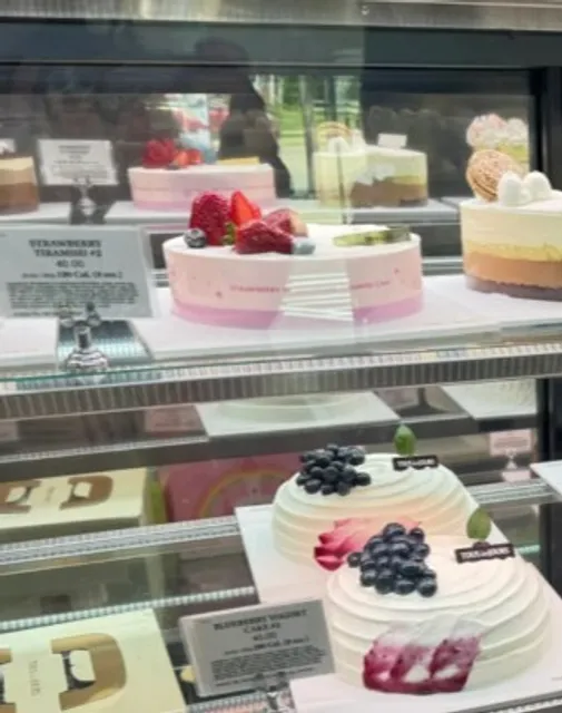 🍞 Tous les Jours | A Sweet Slice of French-Asian Bakery Charm