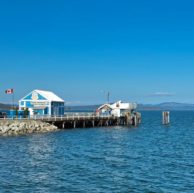 town in Victoria with its profound blue hues 🏟🔧🌊