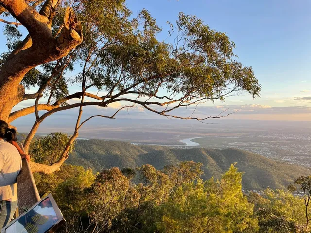 🇦🇺 Rockhampton: A Remote Gem That Steals Hearts! 🏡🐄