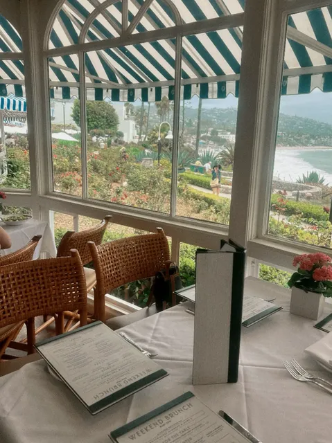 A Must-Visit Ocean-View Brunch Spot for a Perfect Weekend 🌊