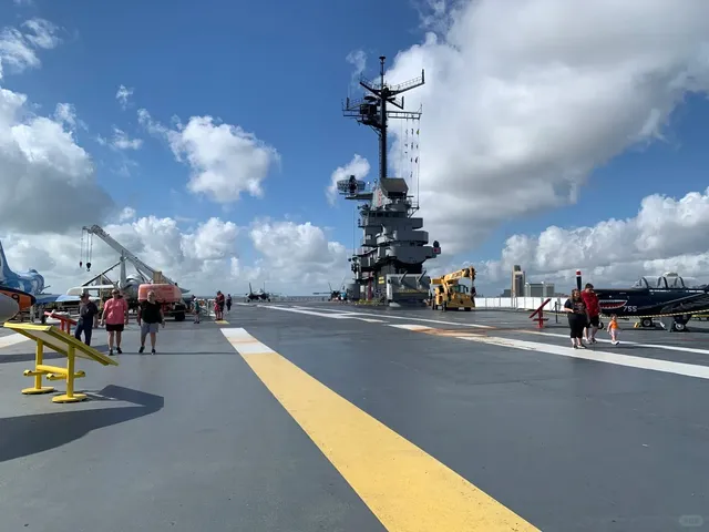 😮 Accidentally Met a Movie Star! 🎬✈️