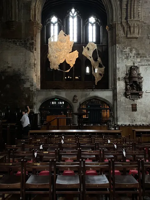 🇬🇧 ​​Where 900 Years of History Meets Cutting-Edge Art​​ ⛪🎨