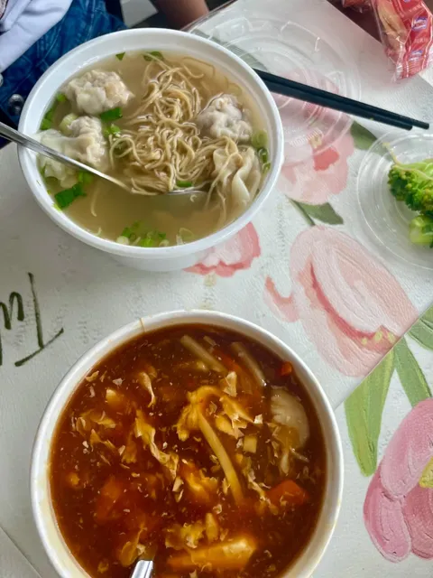 🇨🇦 Regina Restaurant Review: Mei Wei Hong Kong Style Café 🥢🍜