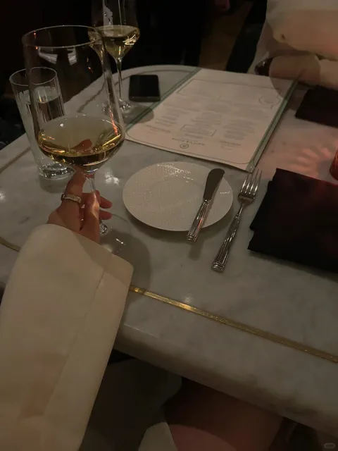 Life | Chicago Wellington 🥂 French Vibes 🦢