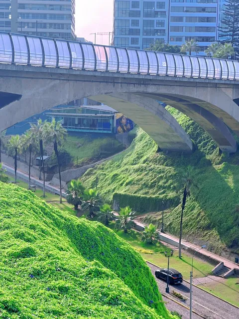 🇵🇪 Peru | A Stroll Through Lima’s Miraflores Coastline 🌊