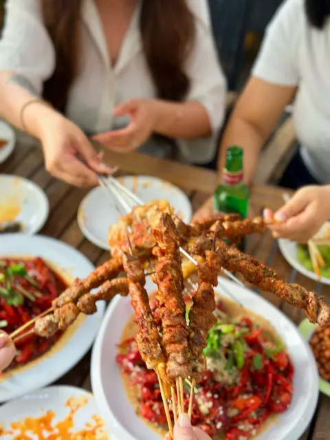 🇩🇪 Berlin Summer Vibes: Skewers & Beer! 🍢🍺