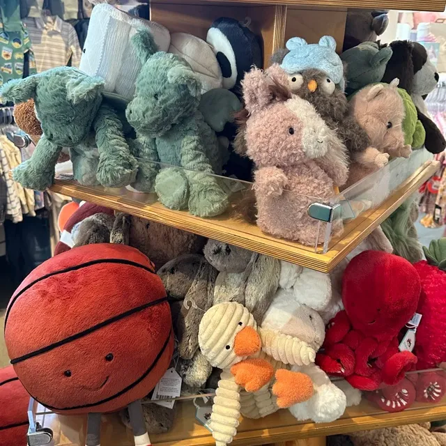 🌷 UCSB Edition: Chic Jellycat Shopping in Santa Barbara! 🧸✨