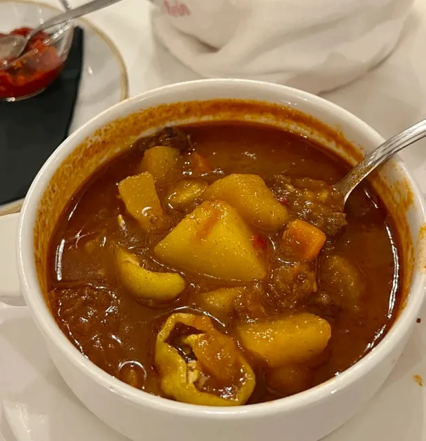 I want the recipe for this bowl of beef soup! 😭😭