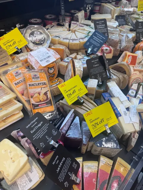 “SLOW-MO SHOP & CHILL”