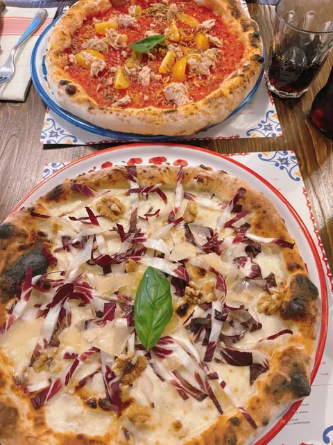 You absolutely need to check out this pizza spot in Milan! 🍕