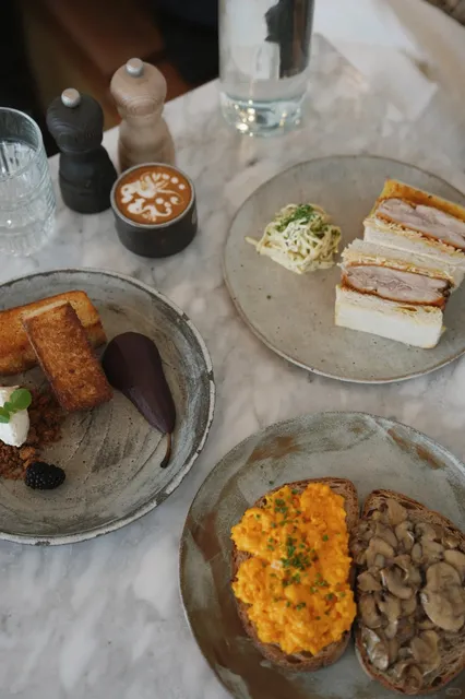 Brunch in Notting Hill, London 🍽️🌟