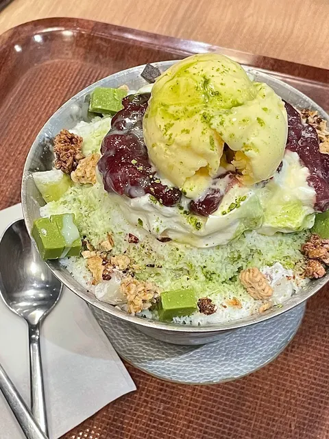 🇩🇪 | What to Eat in Düsseldorf, Germany 🍗🥘