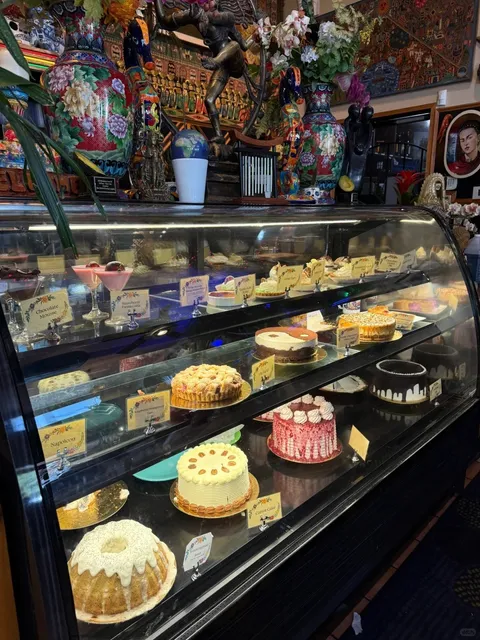 🍳 Sacramento | Super Popular Tower Cafe Review 🌸