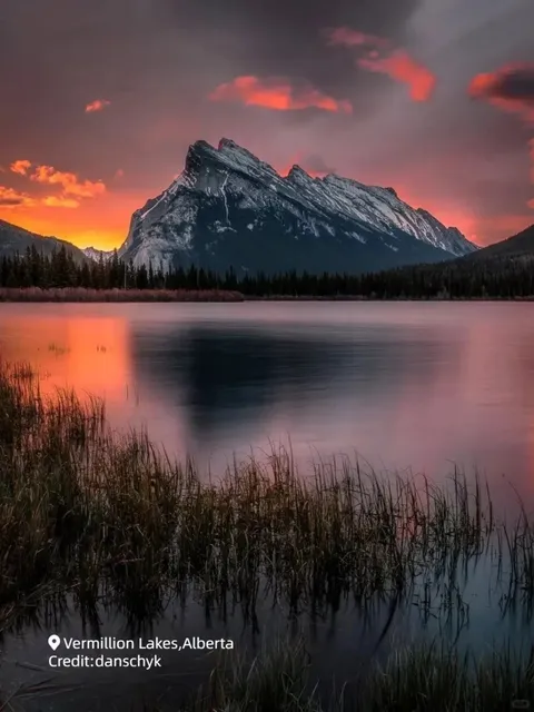 🌿 Vermillion Lakes: Photographers' Secret Obsession 📸