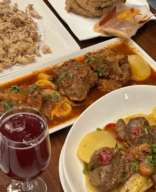 Sevilla 🇪🇸 16💶 per capita to eat against the wall and go out