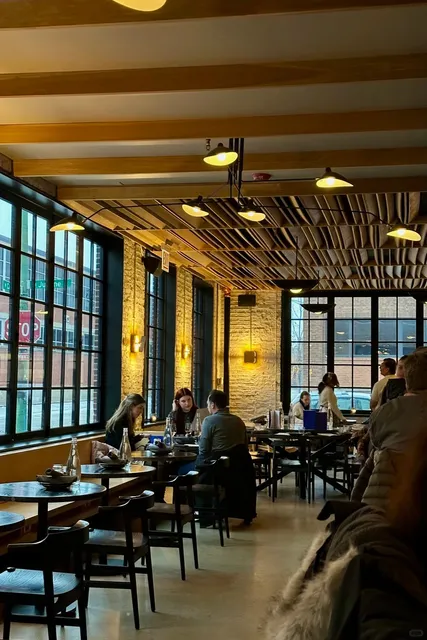 Chicago's Hidden Gem for a Beautiful Meal | Maxwells Trading 🌟