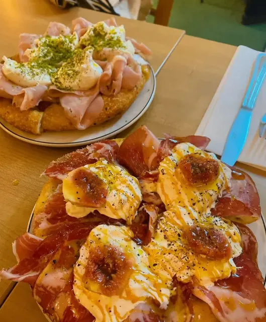 MTL Pizza Crawl: 3 Must-Try Spots That'll Have You Stuffed! 🍕