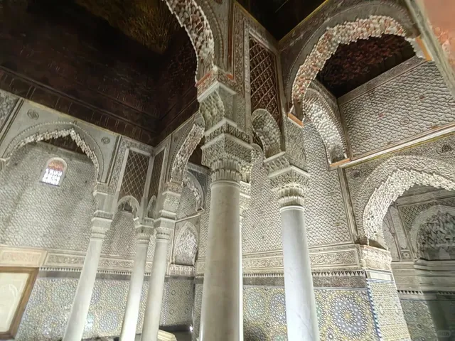 Saadian Tombs: Marrakech’s 16th-Century Royal Resting Place! 🇲🇦⏳