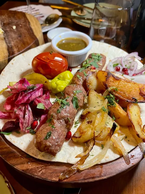 🌟 KINTO – A Cozy & Authentic Georgian Restaurant