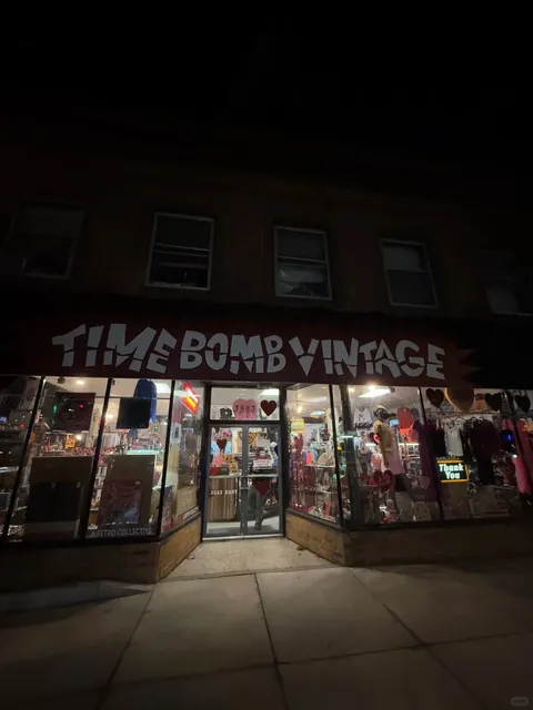 Vintage Shopping in Minnesota: Time Bomb Vintage! ✨