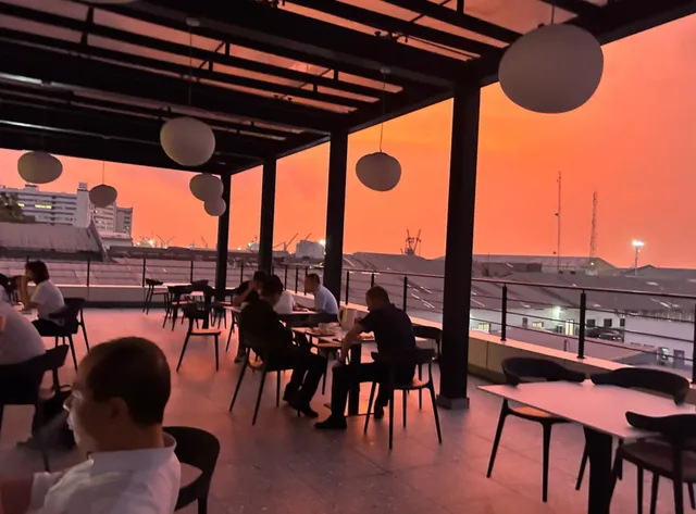 🌍 Douala Survival Log | Rookie Expat's First Week in Africa