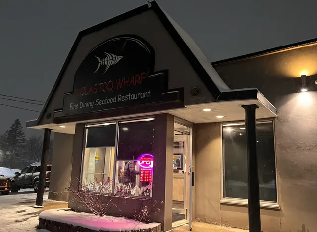 🌊 Fredericton Seafood Guide｜Wolastoq Wharf Dining Review