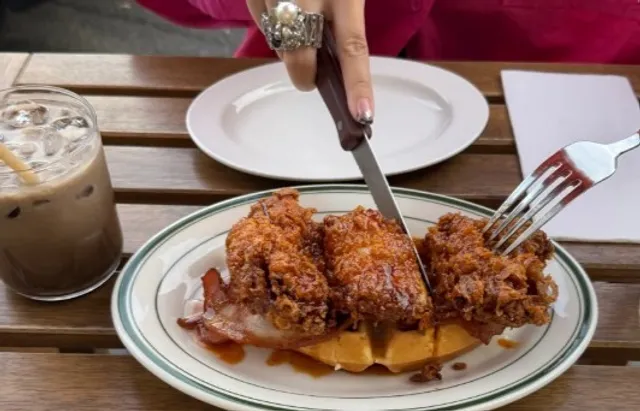 🍗 Chicken & Waffle Savannah