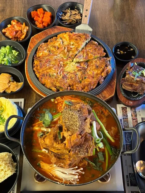 Must-Try LA Korean Food | The One-and-Only Pork Spine & Potato Stew! 