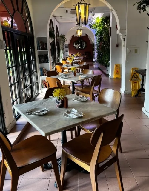 A Delicious Surprise in an Old House: San Juan Restaurant