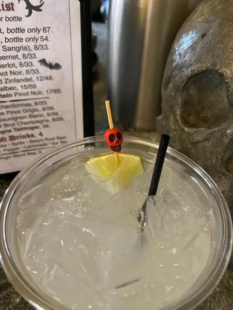 Great Vibes & Delicious Food! 🍽️✨