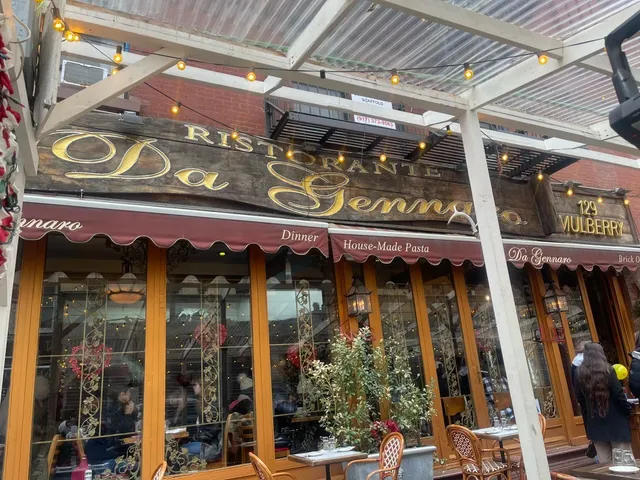 Exploring Da Gennaro: A Taste of Authentic Italy in New York 🍝