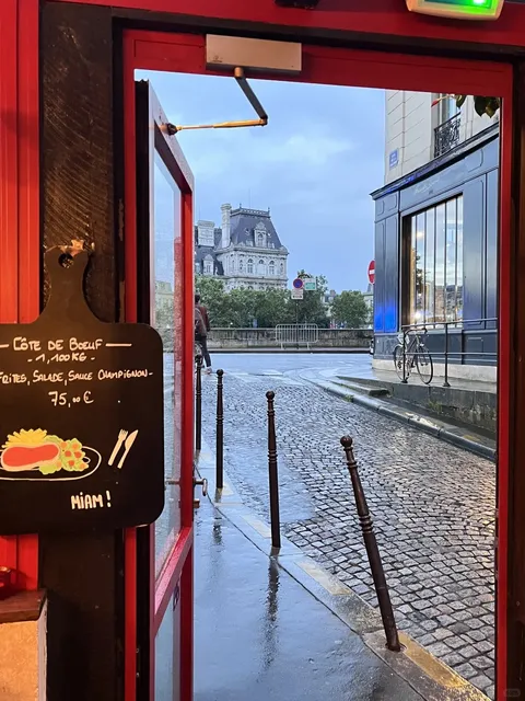 A Hidden Gem Bistro Near Notre-Dame in Paris 🍽️