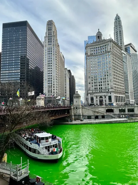 💚 Chicago River Turns KELLY GREEN for St. Patrick’s Day! 🍀☘️
