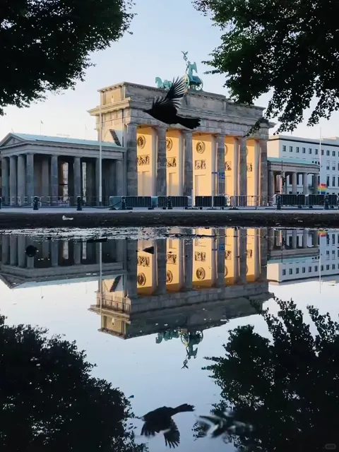 🇩🇪 Brandenburg Gate - When the Crowds Disappear