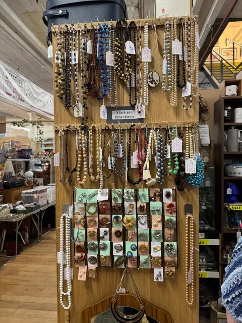 🇬🇧 Manchester Half-Day Escape: Vintage Paradise Near Stockport!