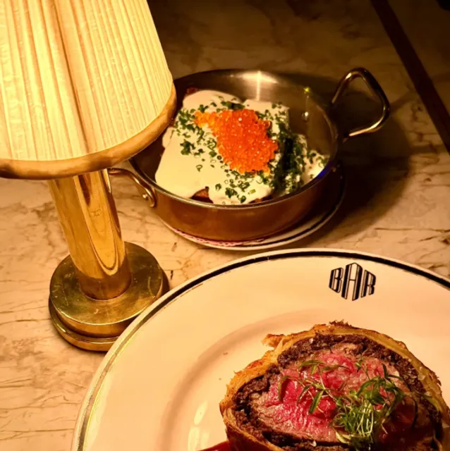 A Super Retro Steakhouse Bar Straight Out of "Gatsby"