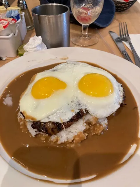 🍽️✨ My Favorite Dining Spot in Honolulu! 🌺·