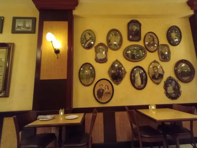 A First Retro-Vibe Dinner in Frisco – Lovely Experience! 🍷🦑