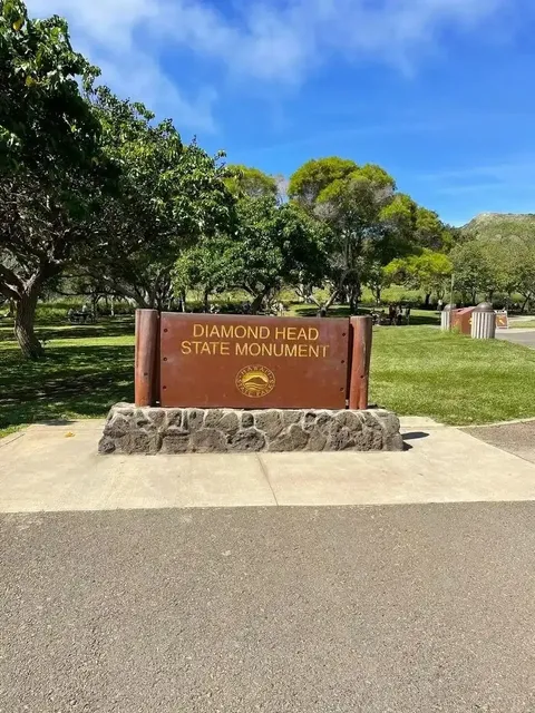 Diamond Head: Oahu's Iconic Sentinel 🌋🌅