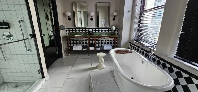 😲 What a Surprise! An Eclectic & Retro Gem in Downtown Atlanta 🏙️