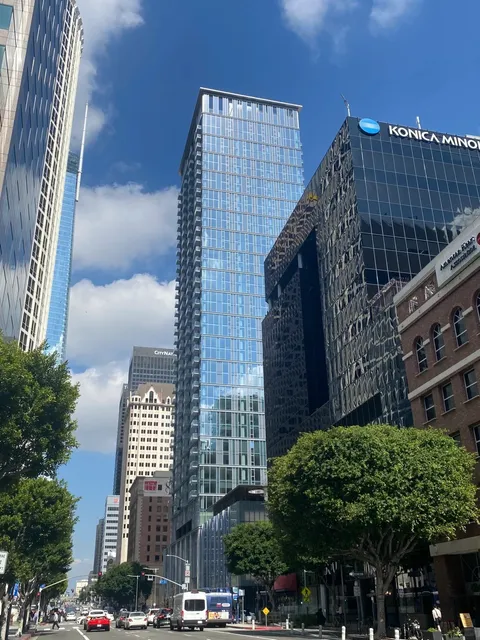 🌆💥 Downtown LA: Where Contrasts Collide in a Concrete Jungle! 🌴💫