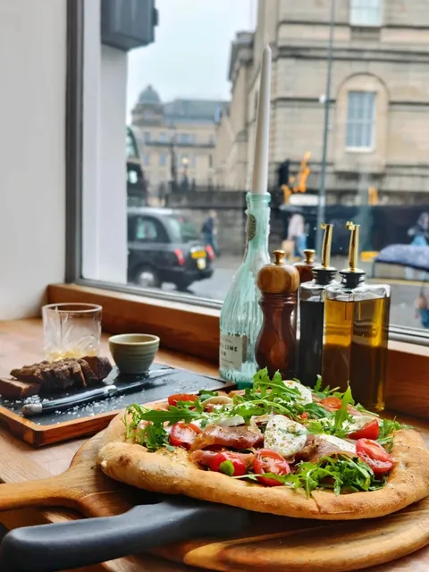 🇬🇧 ​​Society Bar Kitchen: Edinburgh's Secret Window Wonderland!​​ 🏴