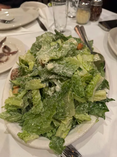 🇺🇸 NYC Must-Eat｜🔥 Carmine’s Giant Portions!