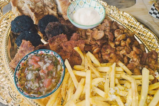 A Delicious Feast in Savannah 🍽️ 