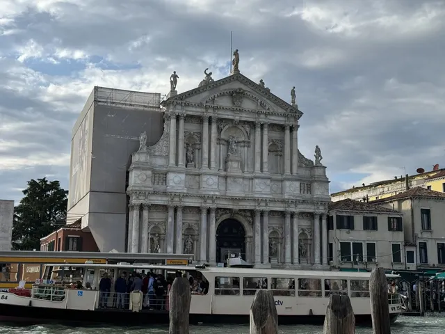 Visiting the Church of the Madonna in Venice 🏰🎨