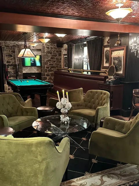 🇨🇦 Quebec City Food Guide: The Ultimate Red & Black List