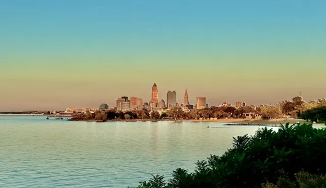 🏖️ Edgewater Beach  | The City's Lakefront Playground on Lake Erie