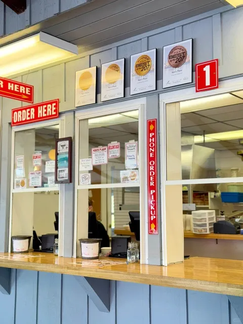 A 98-Year-Old Seafood Spot Found by Chance in Maine 🦞