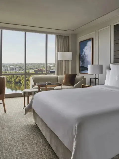 🌄🎸 Four Seasons Austin: Where Texas Soul Meets Luxury! 